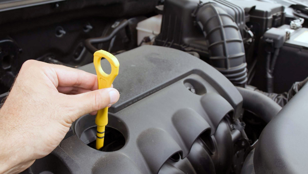 Acest simplu test cu tija de ulei poate salva motorul dumneavoastră