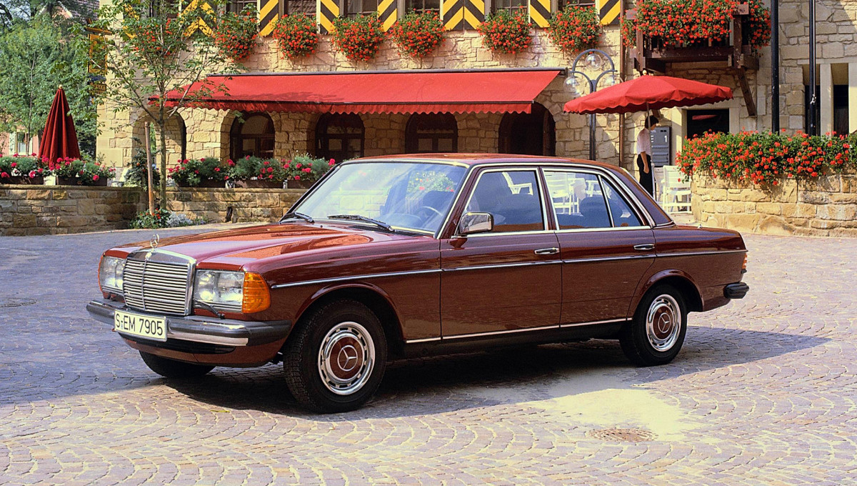 Smiling Benz Mercedes-Benz W123: The Story of a Car That Became Immortal