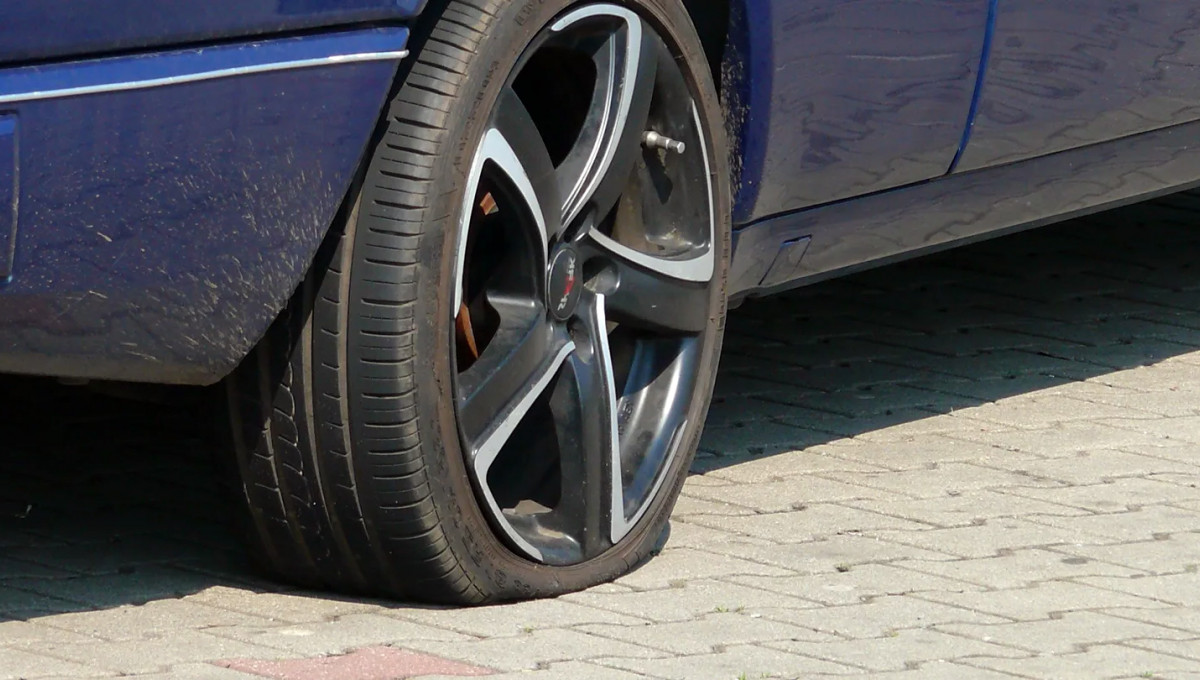 How to Pump a Car Tire Without a Pump: Is It Possible Using Handy Tools