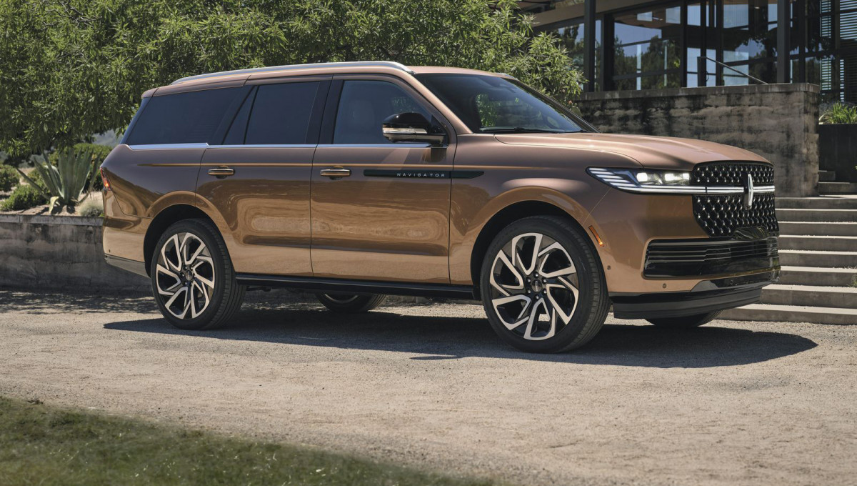 Yangi Lincoln Navigator: yuqori texnologiyali dizayn va yanada jiddiy qiyofa