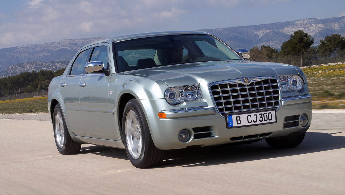 Chrysler 300C — Lusso americano con potenzialità Mercedes e carattere Bentley