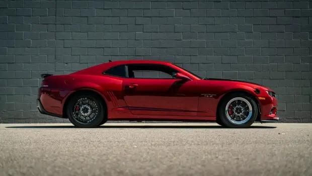 Dieser Chevrolet Camaro von 2015 ging ins Tremec-Fitnessstudio und stemmte sich auf 800 PS hoch. Jetzt zeigt er, was er kann