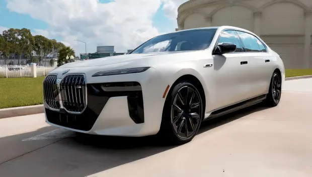 Manny Khoshbin Surprises Fans by Choosing a BMW i7 M70 xDrive Instead of a Hypercar