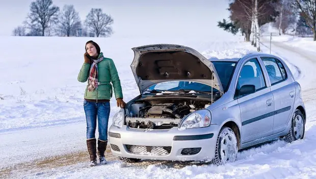 When It’s Time to Replace Your Car Battery: A Complete Driver’s Guide to Avoid Getting Stranded in a Snowstorm