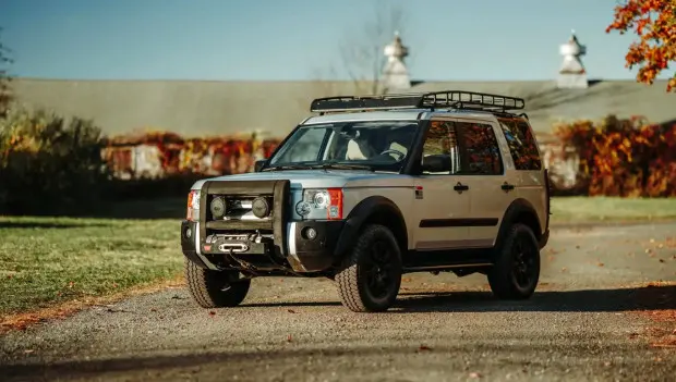 British Body, American Heart: This Land Rover Sounds Like a Muscle Car and Pulls Like a Freight Train