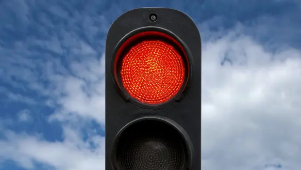 What Does a Flashing Red Traffic Light Mean? Can You Keep Driving?