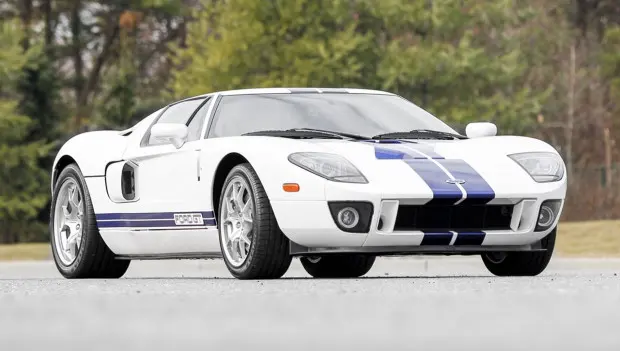 The Fastest Cars of the 2000s That Still Leave Enthusiasts Breathless