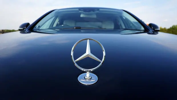 Mercedes-Benz Cars Operating Profit Plunges on China Write-Downs