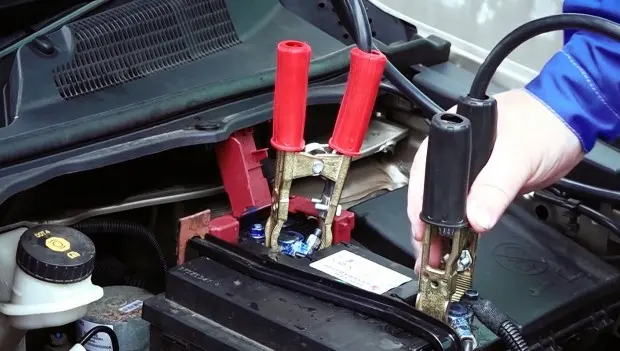 How to Properly Connect Jumper Cables to Jump-Start a Car