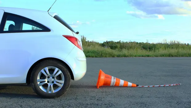 “Boom — Too Late”: How Drivers Can Quickly Learn the Real Distance Between Their Car and a Wall