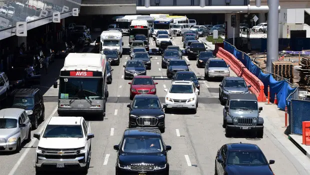 7 Dangerous Mistakes Drivers Make in Traffic