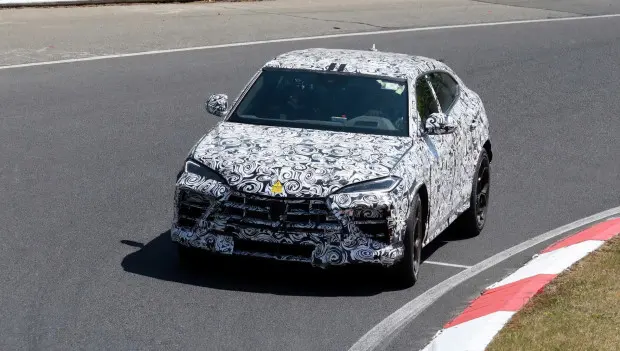 Novo Lamborghini Urus 2026 flagrado no Nürburgring