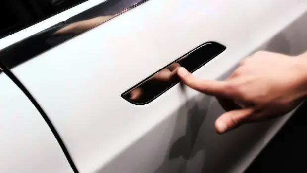 U.S. Investigators Probe Tesla’s Door Handles After Parents Reported Being Unable to Save Trapped Children