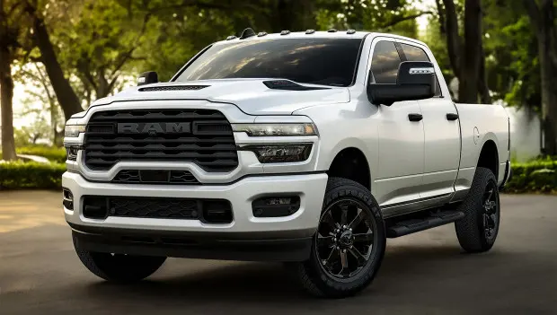 Ram Heavy Duty introduce dos nuevas versiones: Black Express y Warlock