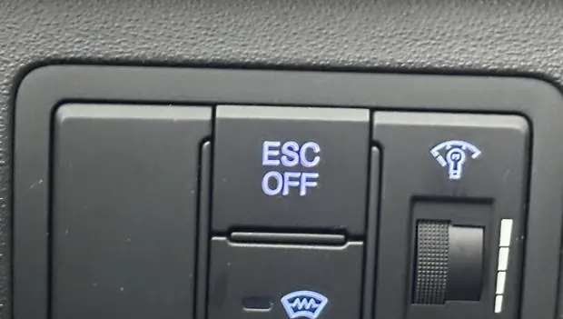 Never Press the ESC OFF Button “Just Because” — It Can Be Dangerous: Many Drivers Don’t Even Know What It’s For
