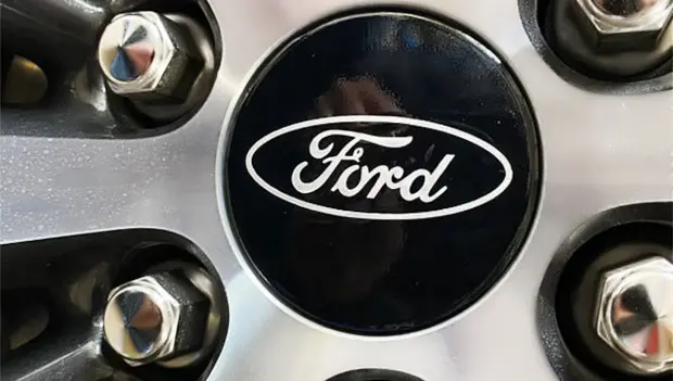 Ford Shares Fall After Fire at Key Aluminum Supplier