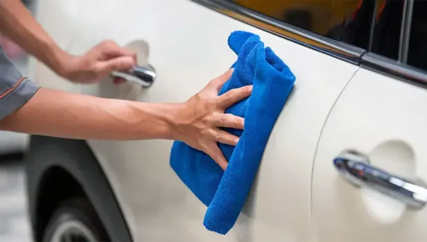 Forget Streaks on Glass: How to Choose and Wash Microfiber for Your Car