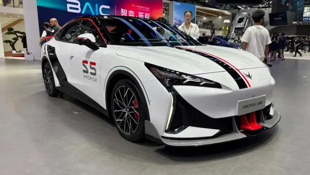 A New Era of Sporty Liftbacks: A Little-Known Chinese Brand Stuns the Public with a Debut