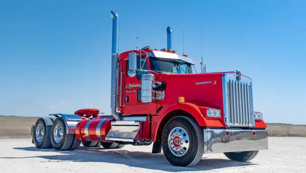 Kenworth W900: The American Semi Truck That’s Been in Production Since 1961—What Makes This Legend Last