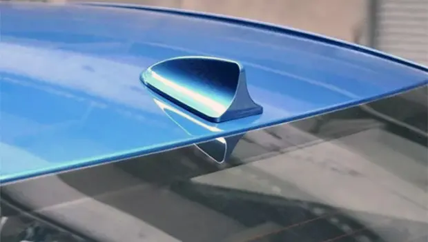Why Modern Cars Have a “Shark Fin” on the Roof — And What It Actually Does