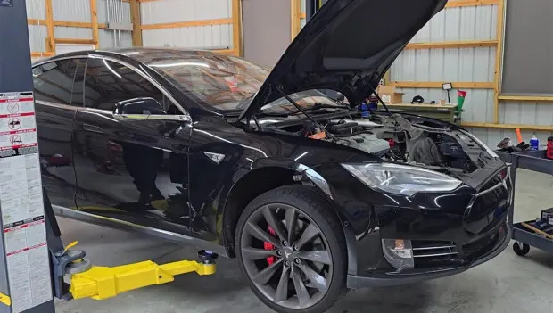 American Buys Tesla with 92% Discount, Fixes Major Issue for Only $80