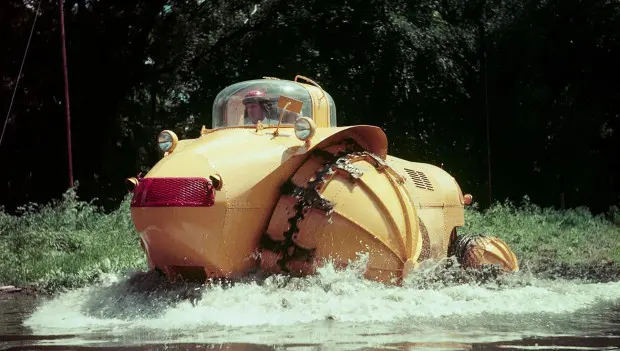 Rhino Run: An Amphibious Oddity With Seriously Unconventional Wheels
