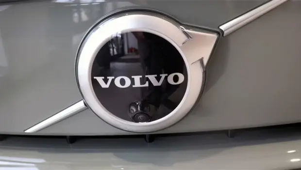 Tough October for Volvo: Hybrids and EVs Keep the Company Afloat