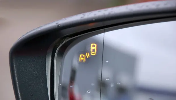 Blind-Spot Monitoring Mirrors: Why Drivers Still Don't Trust Them in 2026
