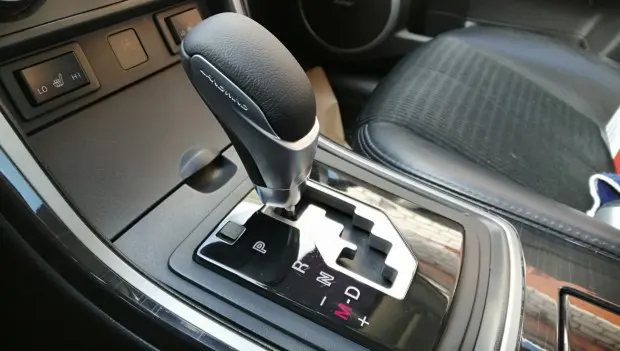 Why Some Automatic Transmission Shifters Move Straight and Others Follow a Zigzag Pattern — And Which Works Better