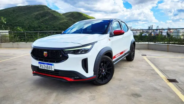 Fiat запустила акцию на спортивный кроссовер Pulse Abarth 2025 года