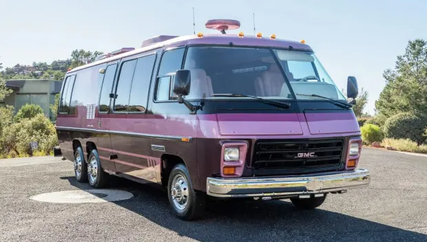 This 1977 GMC Eleganza II Is a Wonderfully Preserved, Funky Time Capsule