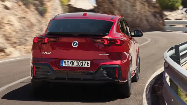 Güncellenen BMW iX Crossover Modelleri Tanıtıldı: Yenilikler ve Fiyatları