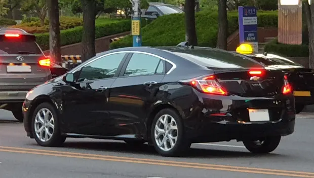 Plug-In Hybrids Can Be Worse Than Gas Cars: GM Executive Shares an Uncomfortable Truth