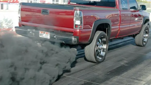 What the Color of Your Exhaust Smoke Says About Your Car