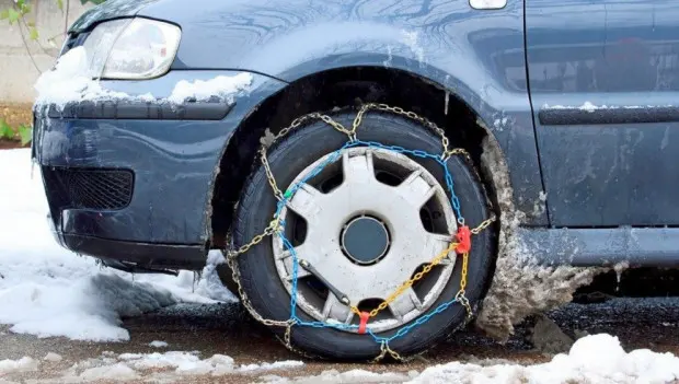 What Happens If You Try Driving in the Snow on Summer Tires?