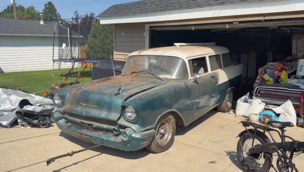 Dad's '57 Chevy Two-Door Wagon Gets First Wash in 30 Years, the Sight Makes Owner Burst Into Tears
