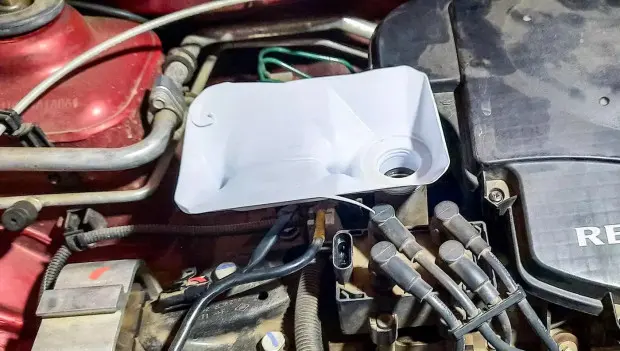 Useful for Many Drivers and Mechanics: This DIY Tool Makes Adding Engine Oil Much Easier