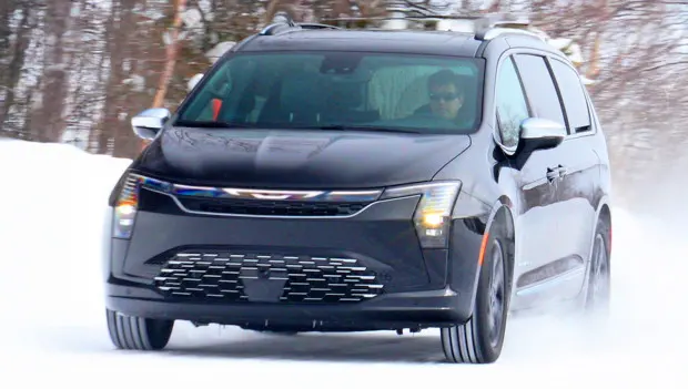 Chrysler Just Gave the Pacifica a Wild New Face — And I’m Not Mad About It