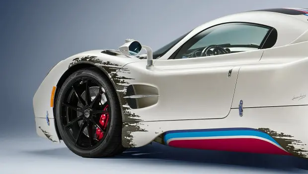 Pagani bemutatta az 'ütött-kopott' Utopia hiperautót: 'hegek' 2 millió dollárért