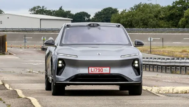Nio shocks with fully active suspension - but how does it work?