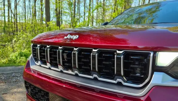 2026 Jeep Grand Cherokee Trades Its V6 for a More Powerful and Efficient Turbo Engine