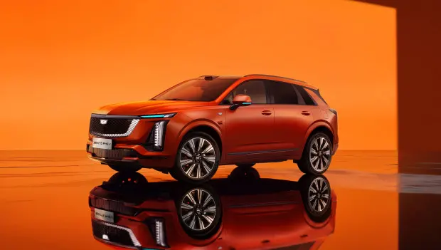 Hybrid Cadillac XT5 Debuts With 0–62 MPH in 4.8 Seconds and Up to 2,250 Miles of Range