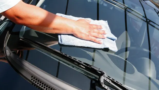 How to Clean Your Windshield Without Streaks: Experts Recommend This Simple DIY Mix