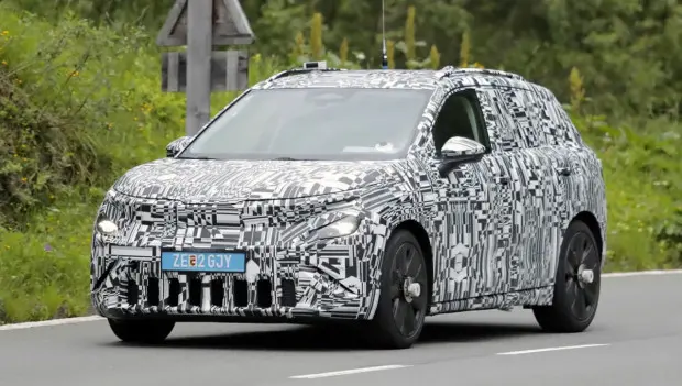 Первые фото прототипа Skoda Epiq — самого маленького электрического внедорожника 2026 года