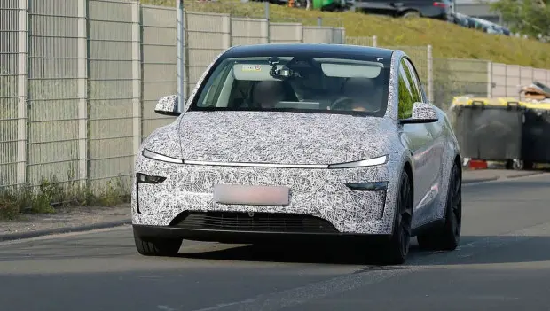 Nowa generacja Tesla Model Y Performance 2026: „szpiegowskie” zdjęcia samochodu