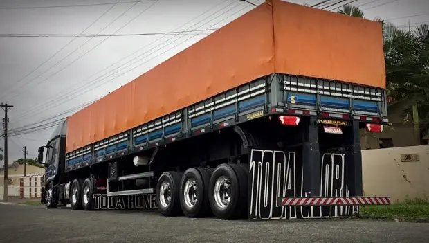 Style or Necessity: Why Brazilian Truck Drivers Lift the Rear of Their Trucks