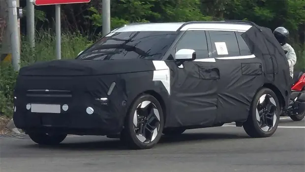 Next-Generation Hyundai Tucson Spotted Testing With Heavy Camouflage on Public Roads