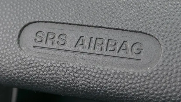 “Air Wall”: Ford Patents a Ceiling-Mounted Airbag to Protect Rear Passengers