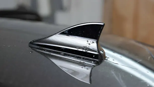 What the Shark Fin on Your Car’s Roof Actually Does
