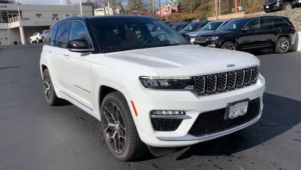 Jeep Recalls Nearly 330,000 Grand Cherokees Over Rear Springs That Could Come Loose